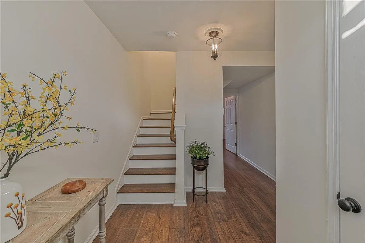 Building Photo - 643 Huffine Manor Cir