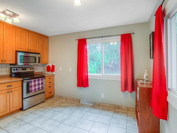 5th image of 371 Dorland Ln S