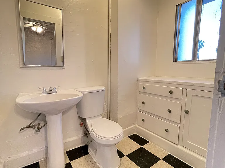 1516 N Normandie Ave — Photo 5