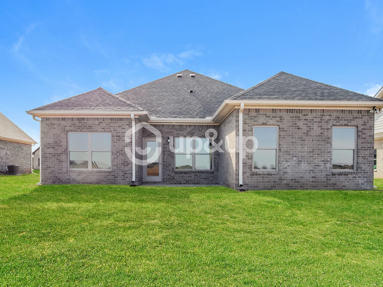 4 bed, 2.0 bath, 2040 sqft, $1,645 — Photo 2
