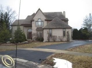 7196 Canterbury Ct, West Bloomfield, MI 48322