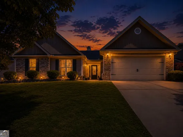 558 River Mist Cir, Jefferson, GA 30549