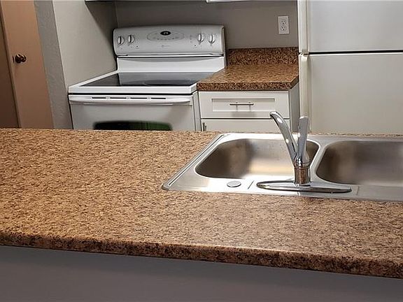 5th image of 134 W Washington Ave APT 3