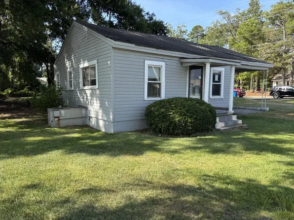 815 Durst Ave E, Greenwood, SC 29649