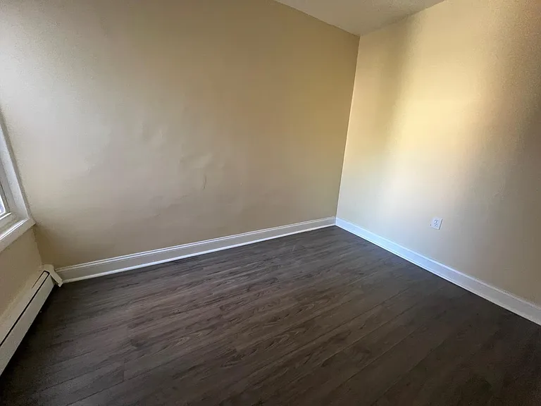 510 W Hanover St — Photo 8