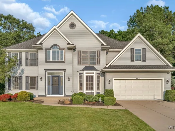 5531 Pine Loch Ln, Williamsville, NY 14221