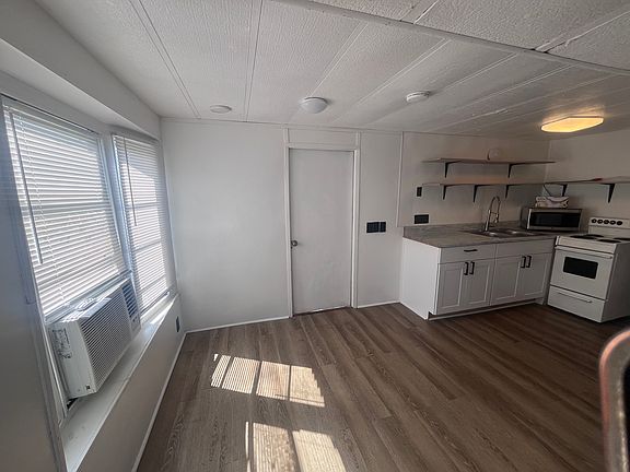 4th image of 4128 Wood St #4128