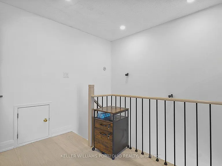 9542 Sheppard Ave E — Photo 31