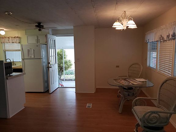 2nd image of 104 Captiva St