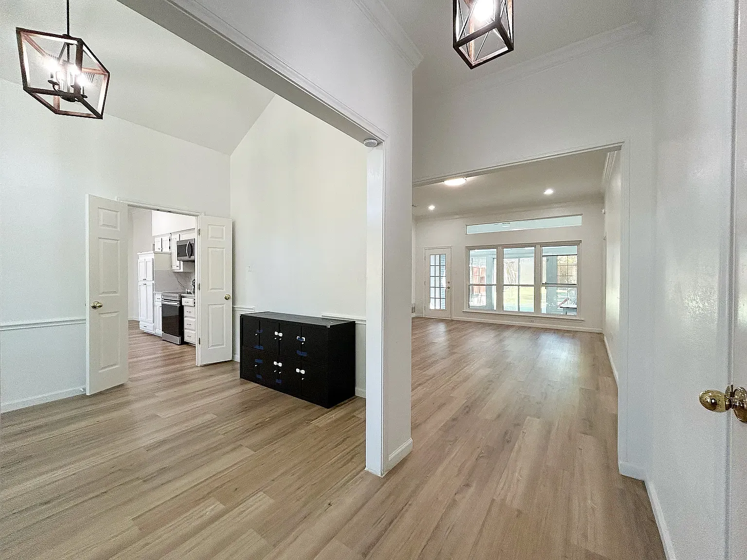 3 bed, 2248 sqft, $2,850 — Photo 2