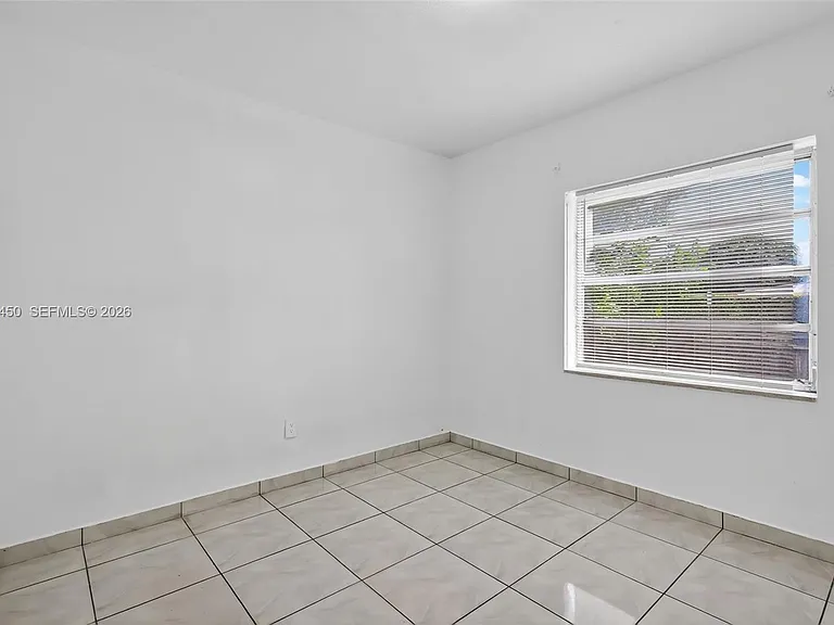 1498 NE 180th St — Photo 16