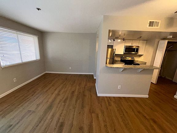 4th image of 12123 W Bell Rd Unit 338