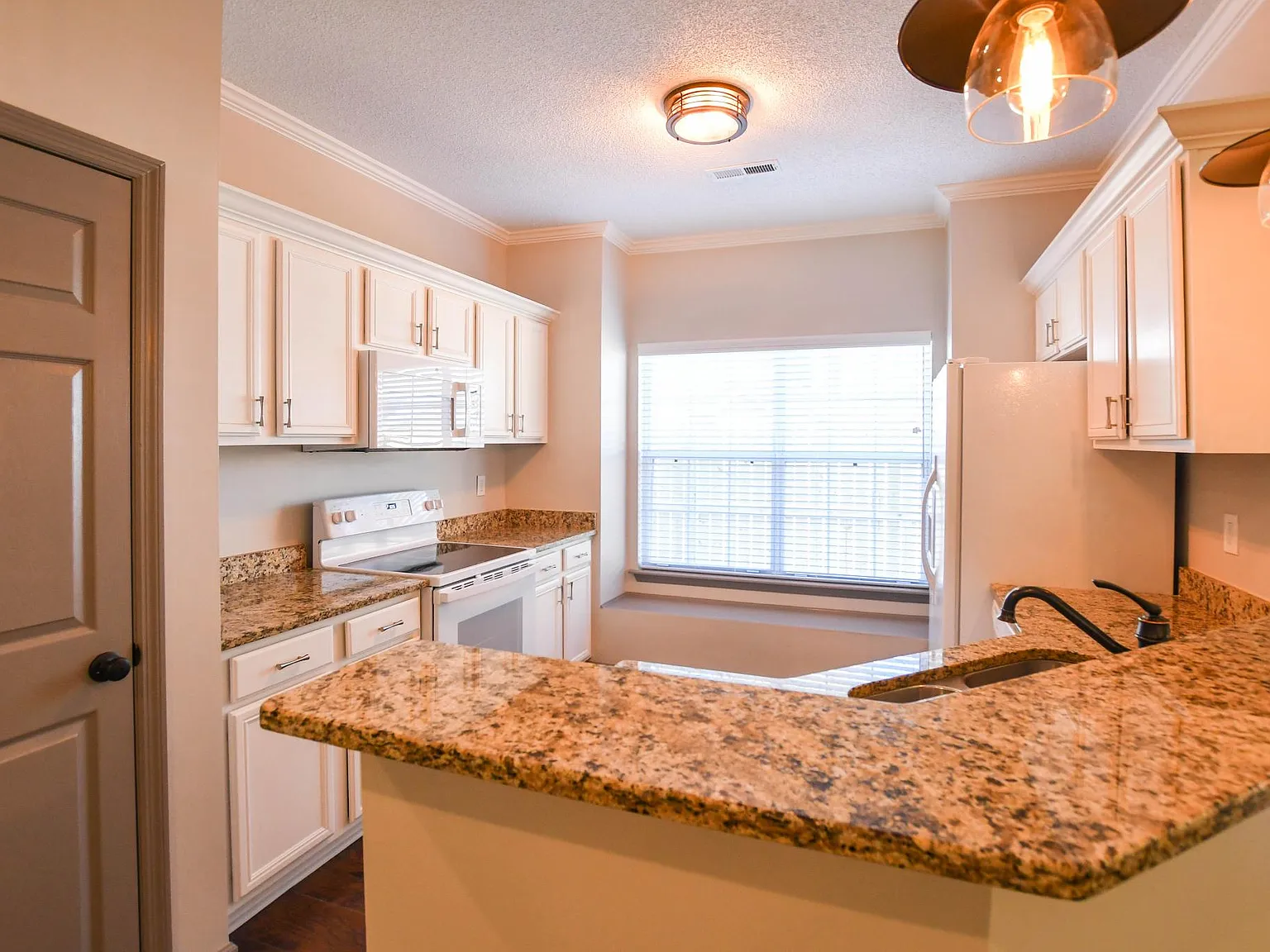 2 bed, 1160 sqft, $1,395 — Photo 4