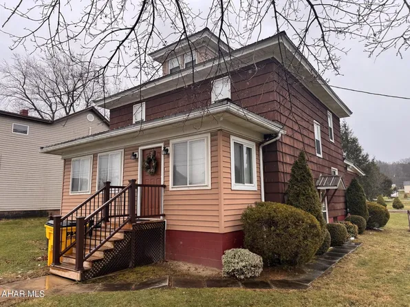 397 Locust St, Sidman, PA 15955