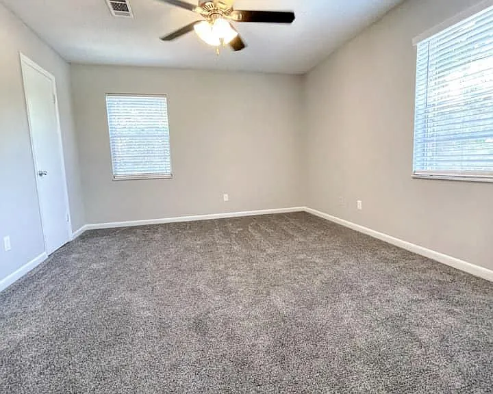 Colony House Apartments — Photo 8