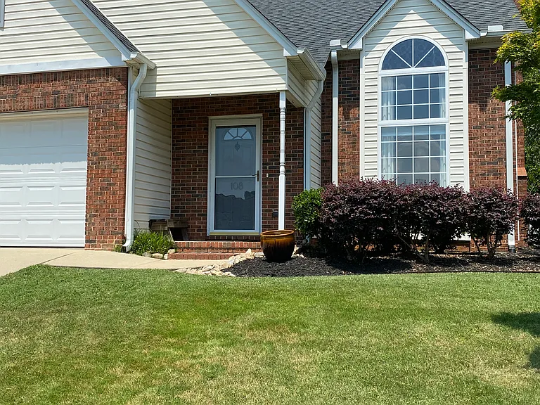 108 Fawnbrook Dr — Photo 2