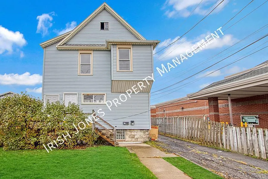 19 Hinman Ave #2