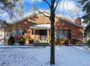 42509 Eldon Cir, Clinton Township, MI 48038
