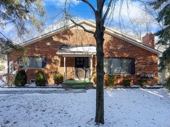 42509 Eldon Cir, Clinton Township, MI 48038