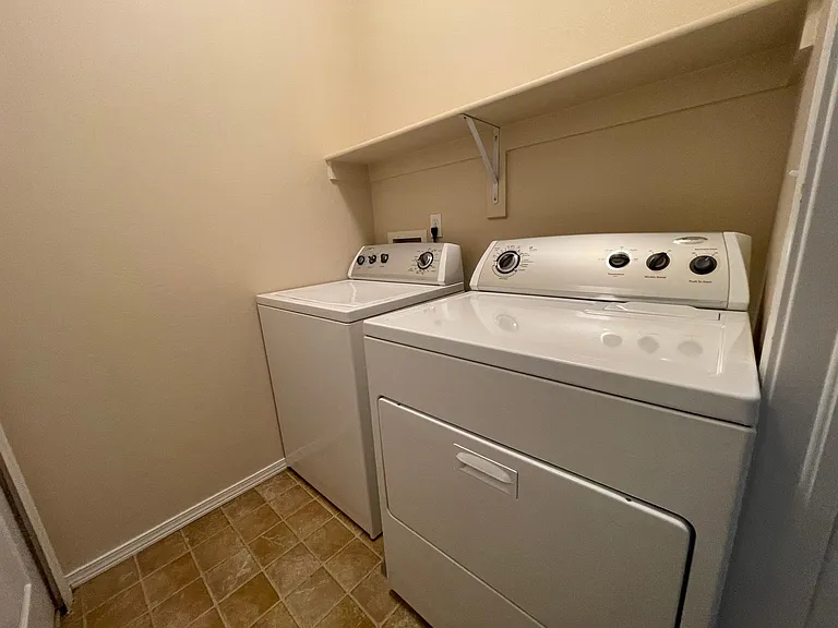 4717 Rowland Hts — Photo 20
