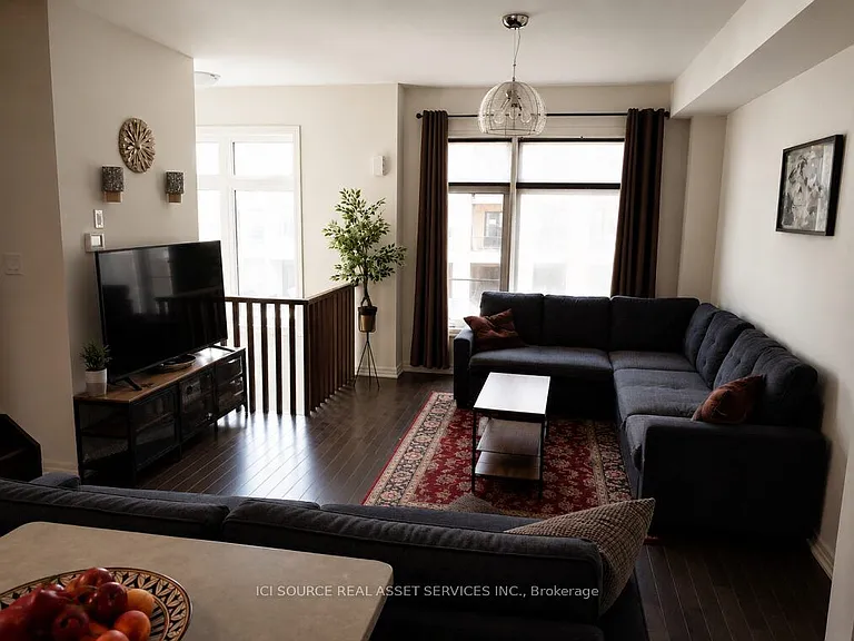 178 Tango Cres — Photo 3
