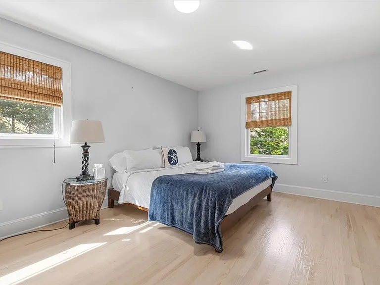 49 Beach Ave — Photo 28