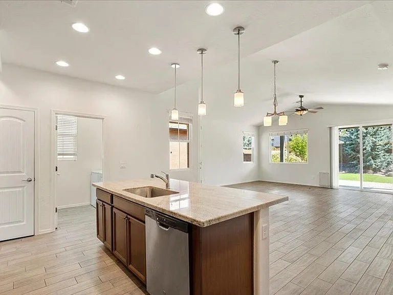 1415 Starling St — Photo 5