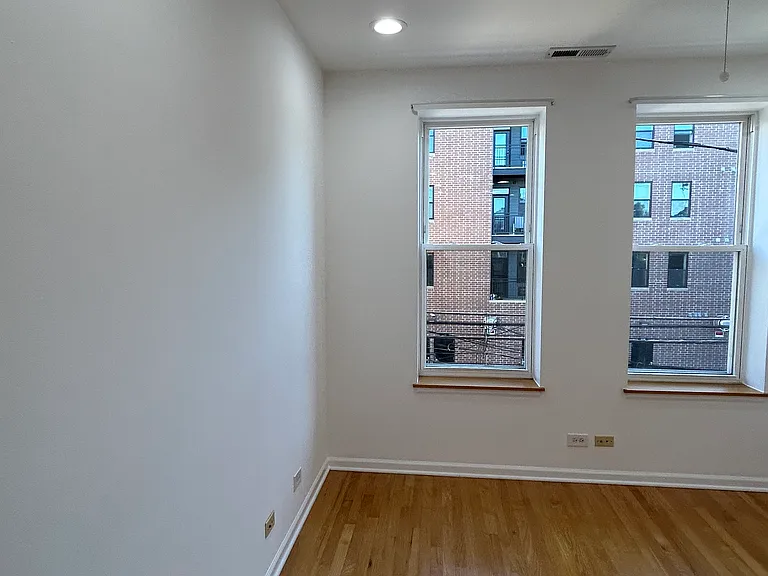 1731 W 17th St #8 — Photo 3