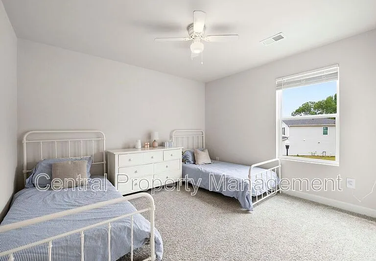 320 Lavinia Cir — Photo 20