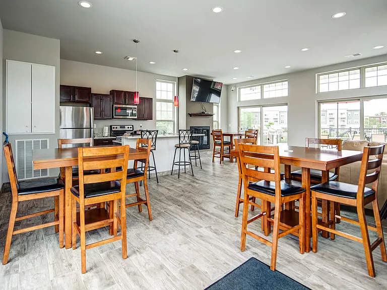 Mammoth Springs Apartments & Townhomes — Photo 22