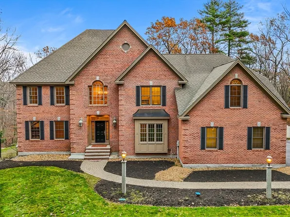 15 High Meadow Ln, Amherst, NH 03031