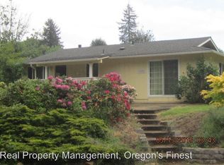 1025 SW Lake Shore Dr, Estacada, OR 97023