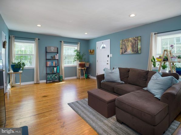 718 Moore Ave, Bryn Mawr, PA 19010