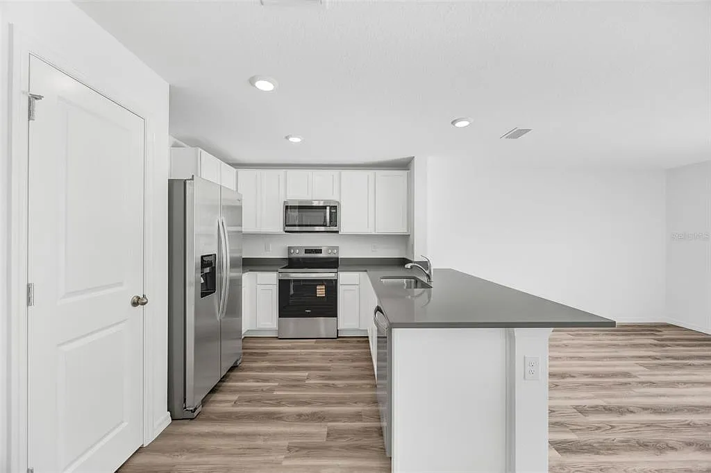 3 bed, 2.5 bath, 1464 sqft, $2,200 — Photo 3