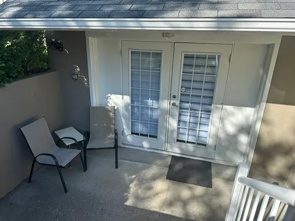 2223 Victoria Cres NW, Calgary, AB T2M 4E4