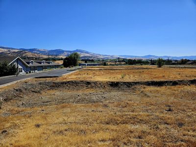 240 Suncrest Rd, Talent, OR, 97540