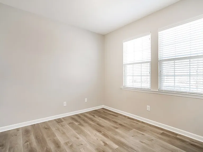 1029 Avondale Dr — Photo 13