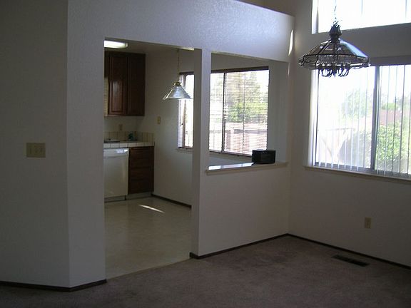 4th image of 19 Fernwood Ct