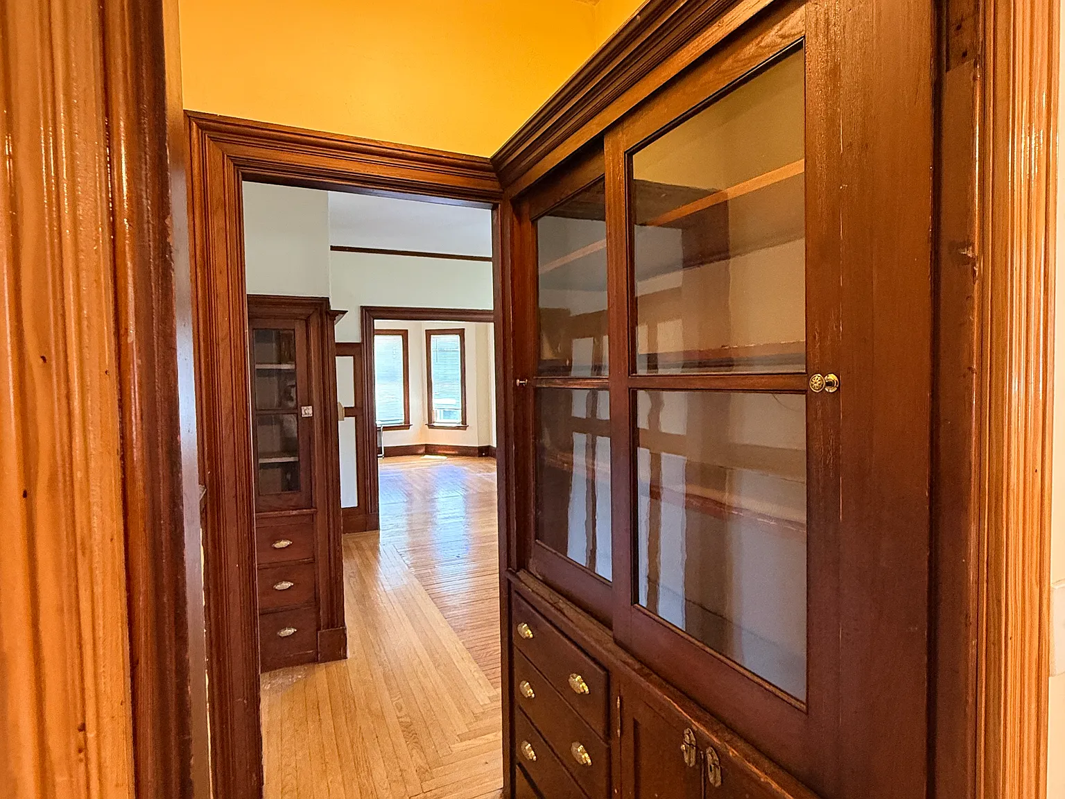 3 bed, 1350 sqft, $3,300 — Photo 2