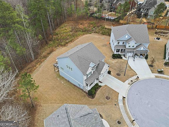 4th image of 166 Richmond Way