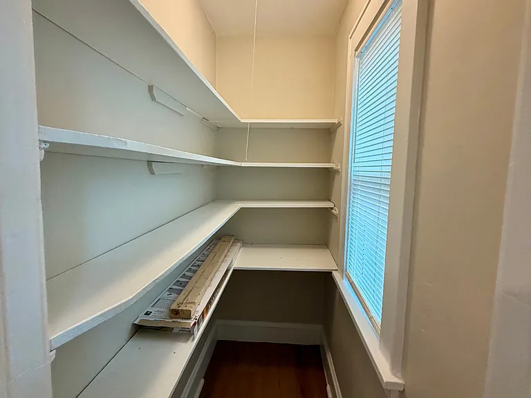 77 Astoria Ave — Photo 10