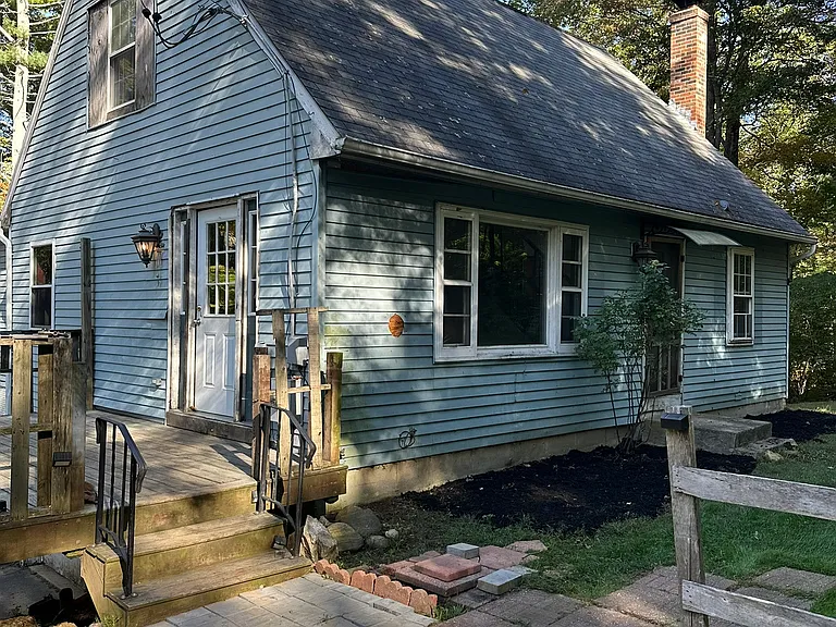 148 Wales Rd — Photo 2