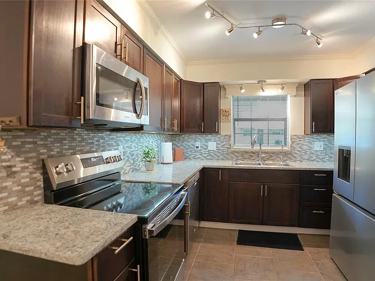 916 Vermont Ave — Photo 11