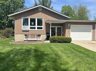 214 E Park Ave, Hartland, WI 53029