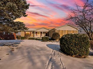 36660 Lansbury Ln, Farmington, MI 48335