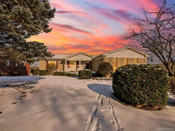 36660 Lansbury Ln, Farmington, MI 48335