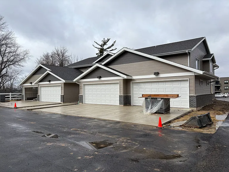 4719 Burma Rd — Photo 2