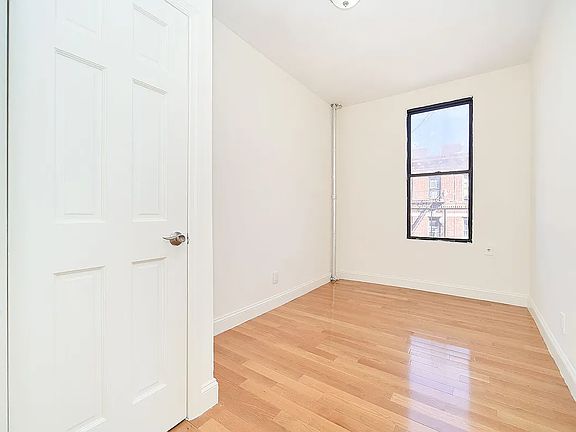 3rd image of 502 W 139th St #52A