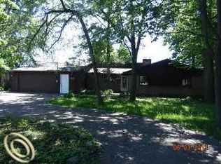 5013 Elizabeth Lake Rd, Waterford, MI 48327