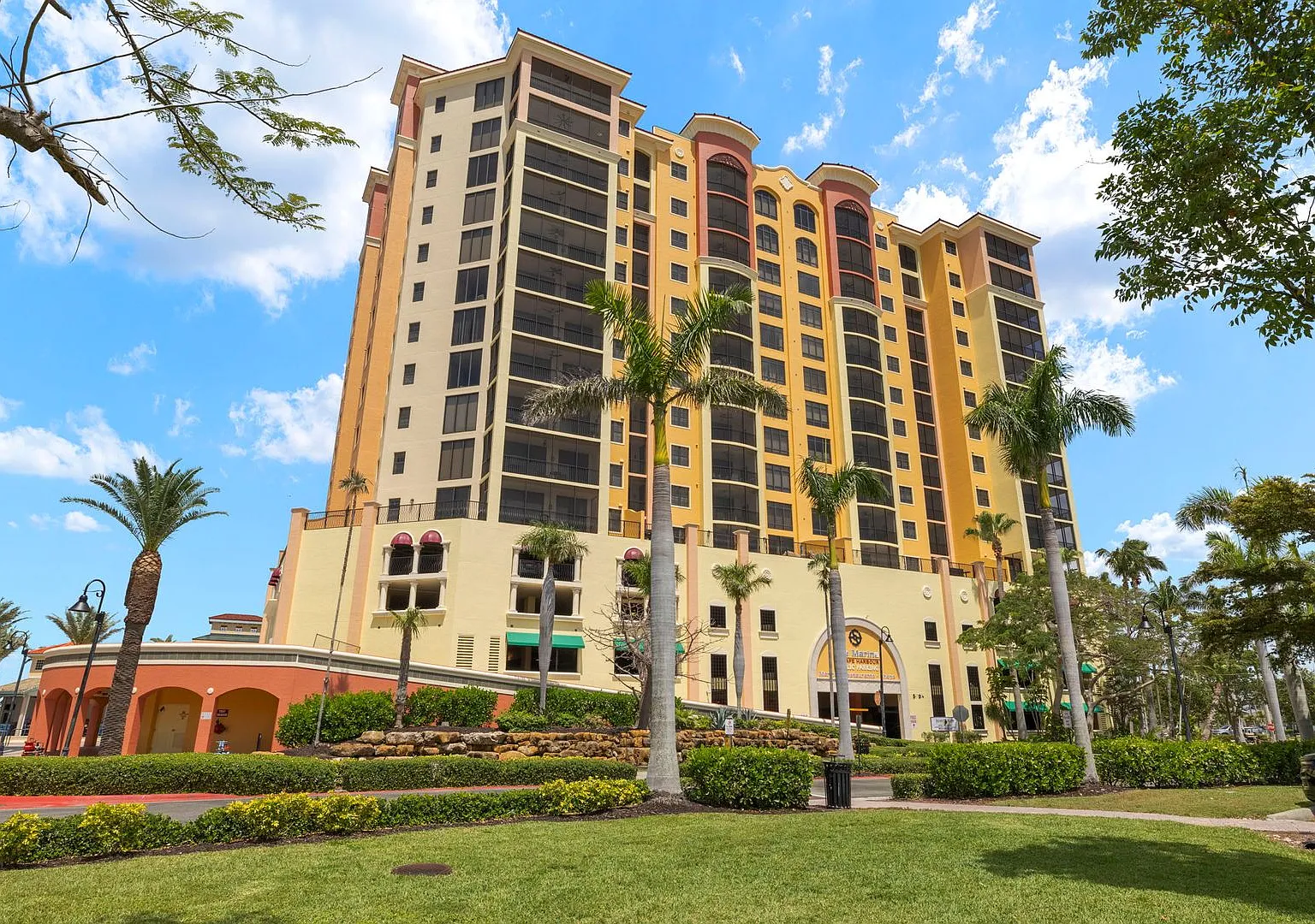 Cape Harbour Fully Furnished 2 bedroom 2 bath 14th Floor Harbour/City View — Photo 3